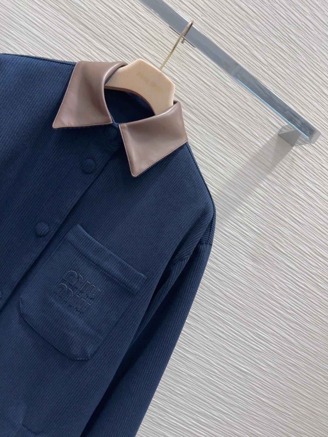 Miu Miu 2025FW Corduroy Jacket: Elegant & Timeless British Style 5 cmp i1757055894502 2824 0 8