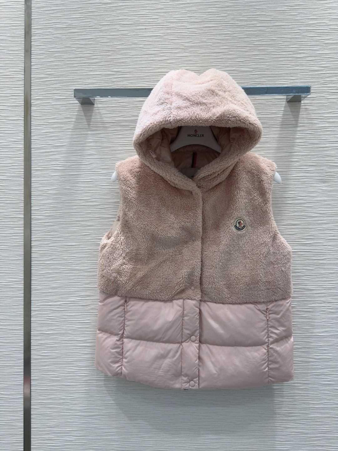 🛍️Moncle*r👑2025FW新款羊羔毛羽绒马甲 90%鹅绒 充绒量45克 低调又高级 经典造型 定