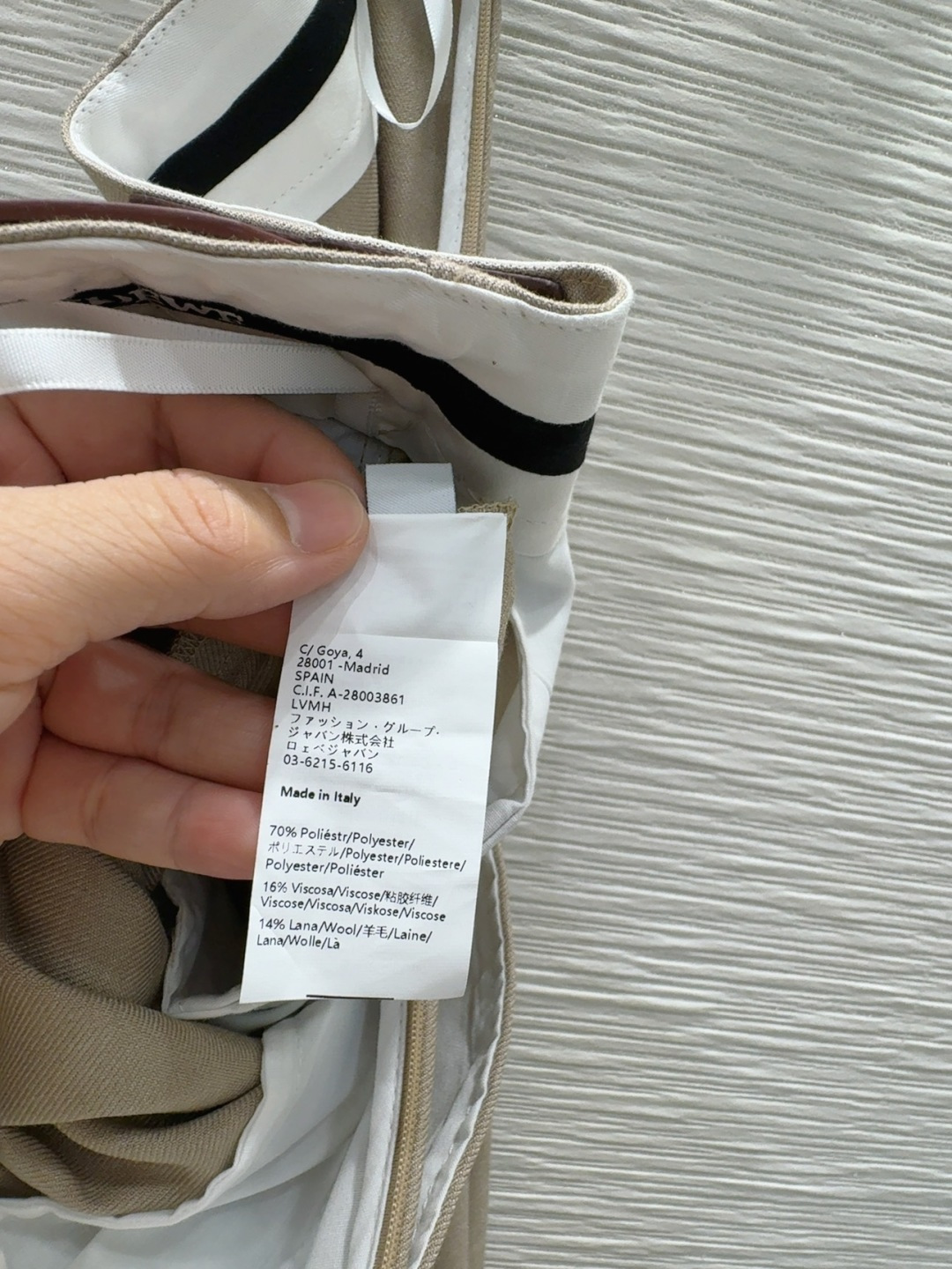 🛍️Loe w*e👑2025FW新款中裤 简洁大气 非常高级的进口质地 仔细看细节 颜色超正👍上身非常飒