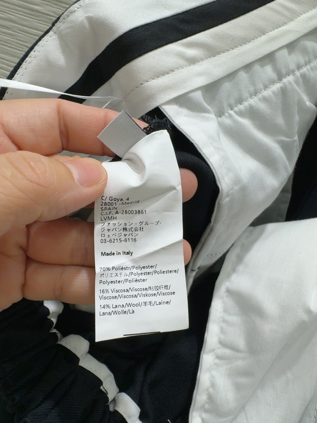 🛍️Loe w*e👑2025FW新款长裤 简洁大气 非常高级的进口质地 仔细看细节 颜色超正👍上身非常飒