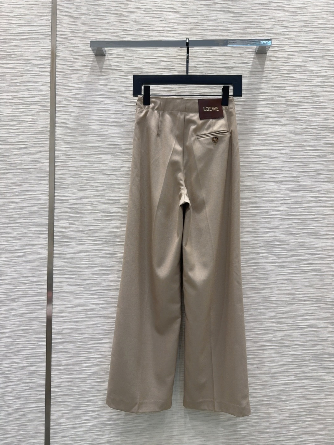 🛍️Loe w*e👑2025FW新款长裤 简洁大气 非常高级的进口质地 仔细看细节 颜色超正👍上身非常飒