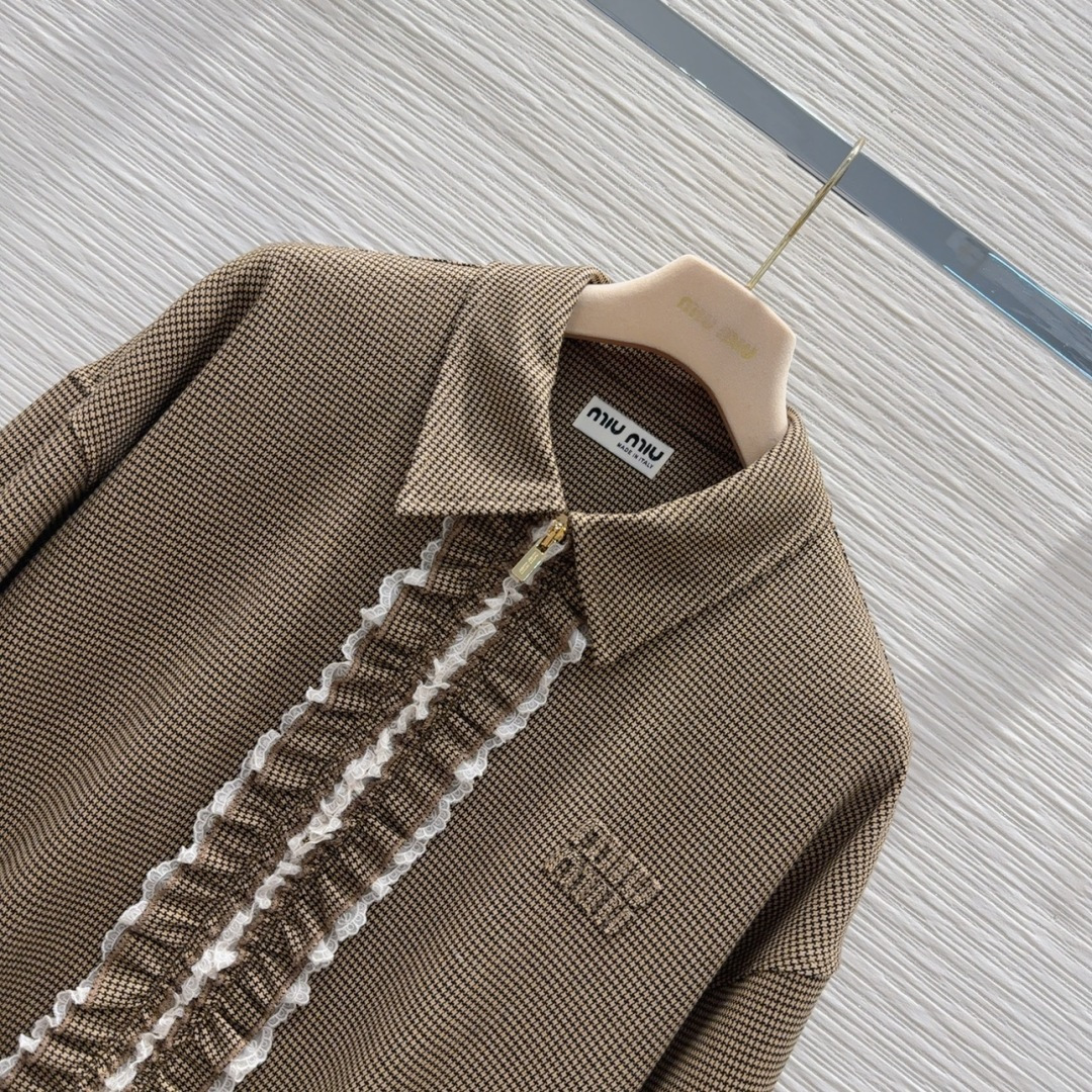 🛍️Miu Mi*👑 2025FW新款套装 出货即爆单 定制进口密度进口面料 特殊材质有肌理感 每个小细