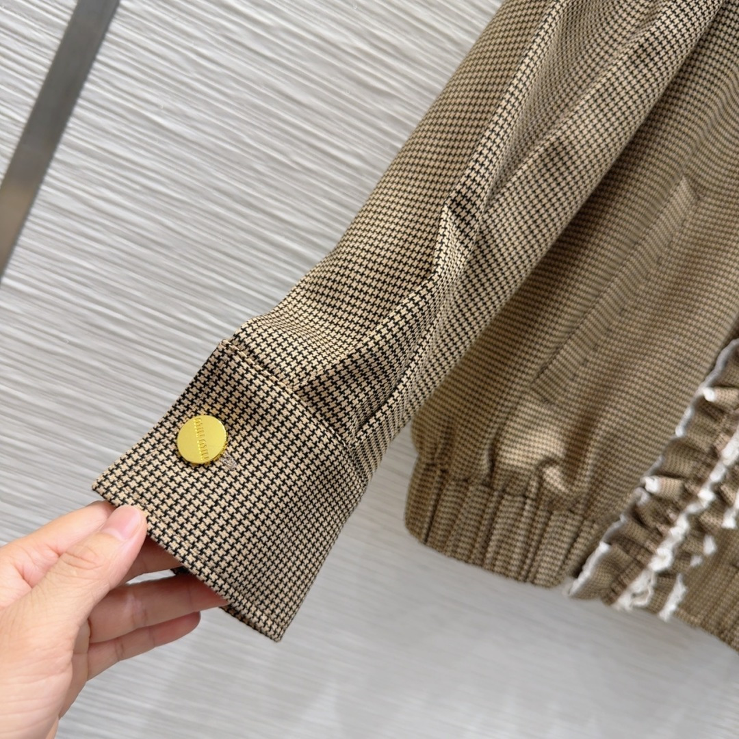 🛍️Miu Mi*👑 2025FW新款套装 出货即爆单 定制进口密度进口面料 特殊材质有肌理感 每个小细