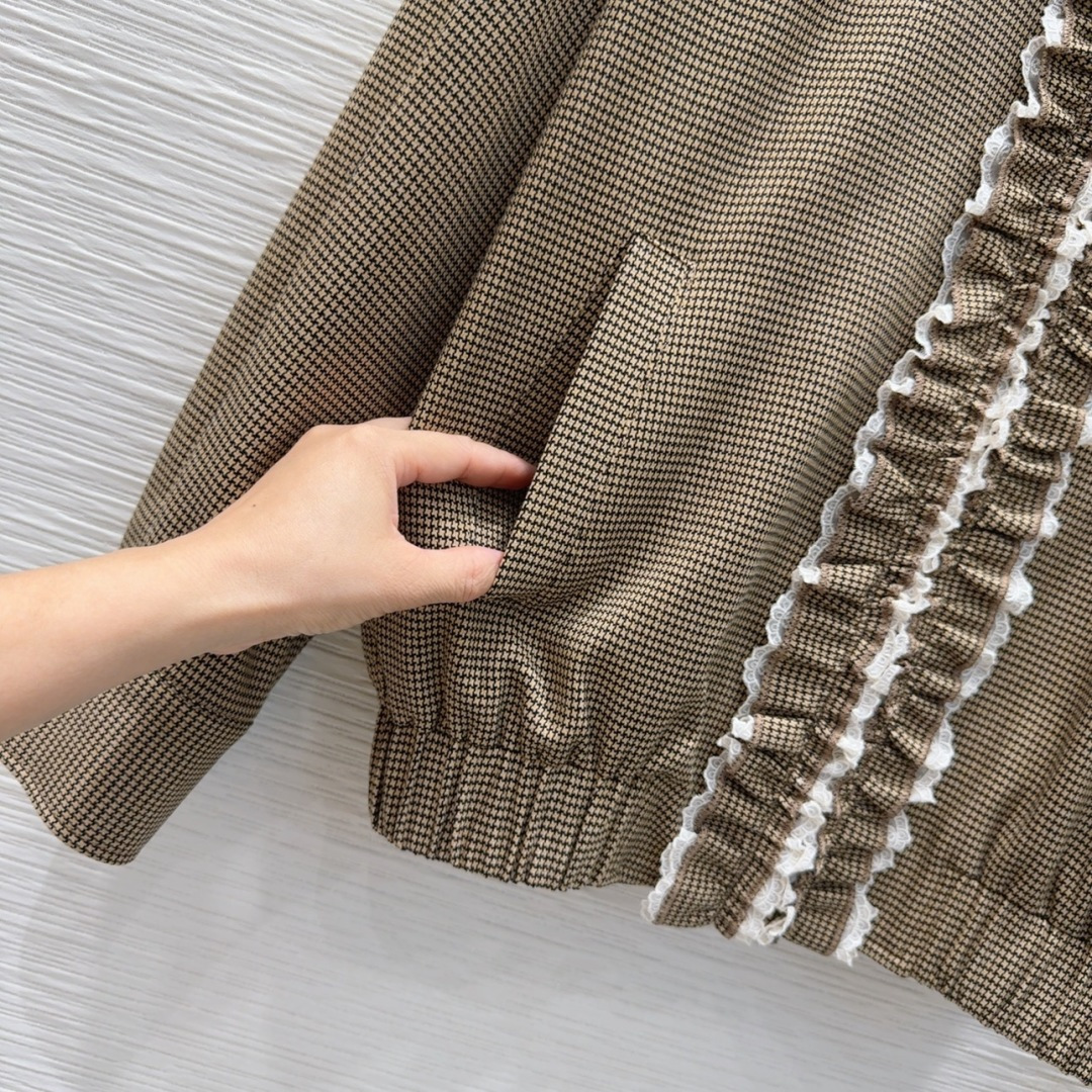 🛍️Miu Mi*👑 2025FW新款套装 出货即爆单 定制进口密度进口面料 特殊材质有肌理感 每个小细