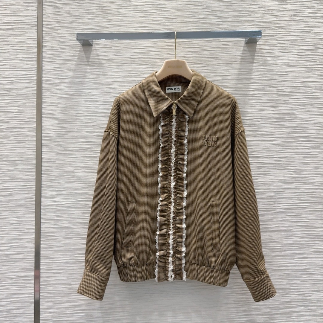 🛍️Miu Mi*👑 2025FW新款套装 出货即爆单 定制进口密度进口面料 特殊材质有肌理感 每个小细