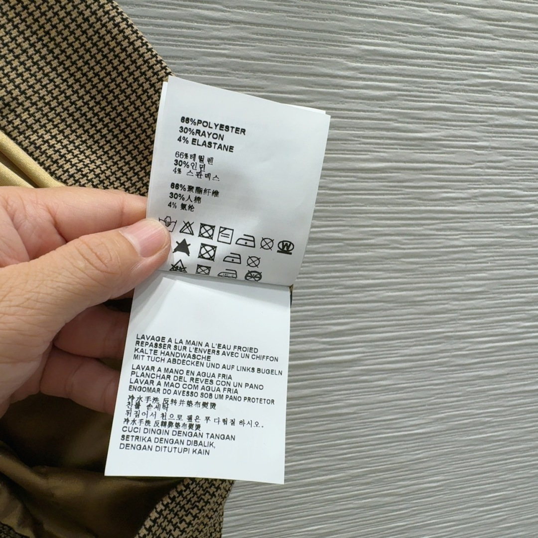 🛍️Miu Mi*👑 2025FW新款套装 出货即爆单 定制进口密度进口面料 特殊材质有肌理感 每个小细