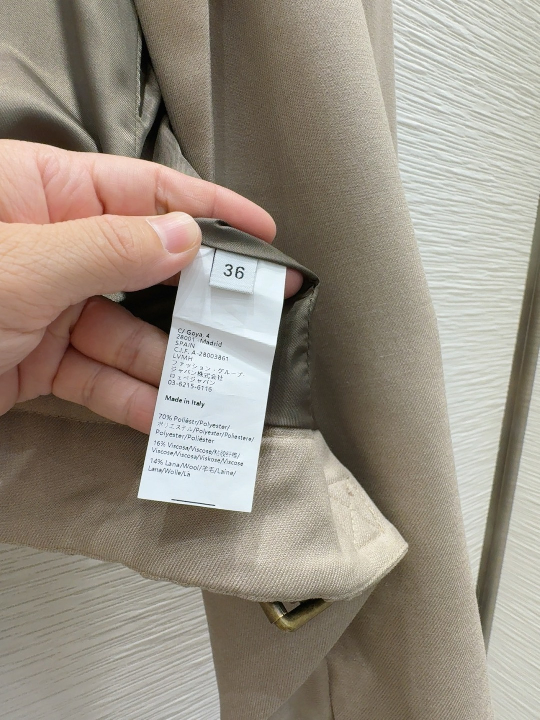 🛍️Loe w*e👑2025FW新款 简洁大气的西装外套 非常高级的进口质地 仔细看细节 颜色超正👍上身