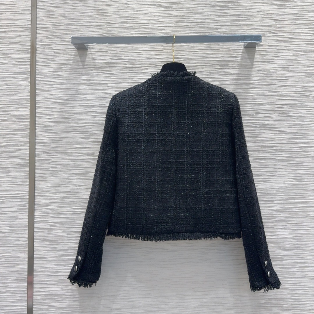 🛍️Chane*l👑2025FW新款小香风法式外套 经典收腰造型 一眼就爱上了，版型设计能很好的修饰颈部