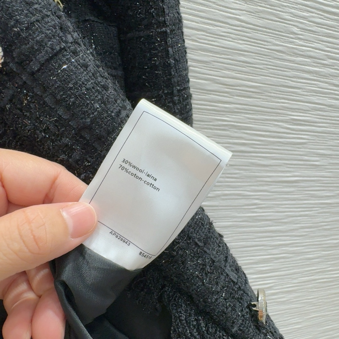 🛍️Chane*l👑2025FW新款小香风法式外套 经典收腰造型 一眼就爱上了，版型设计能很好的修饰颈部