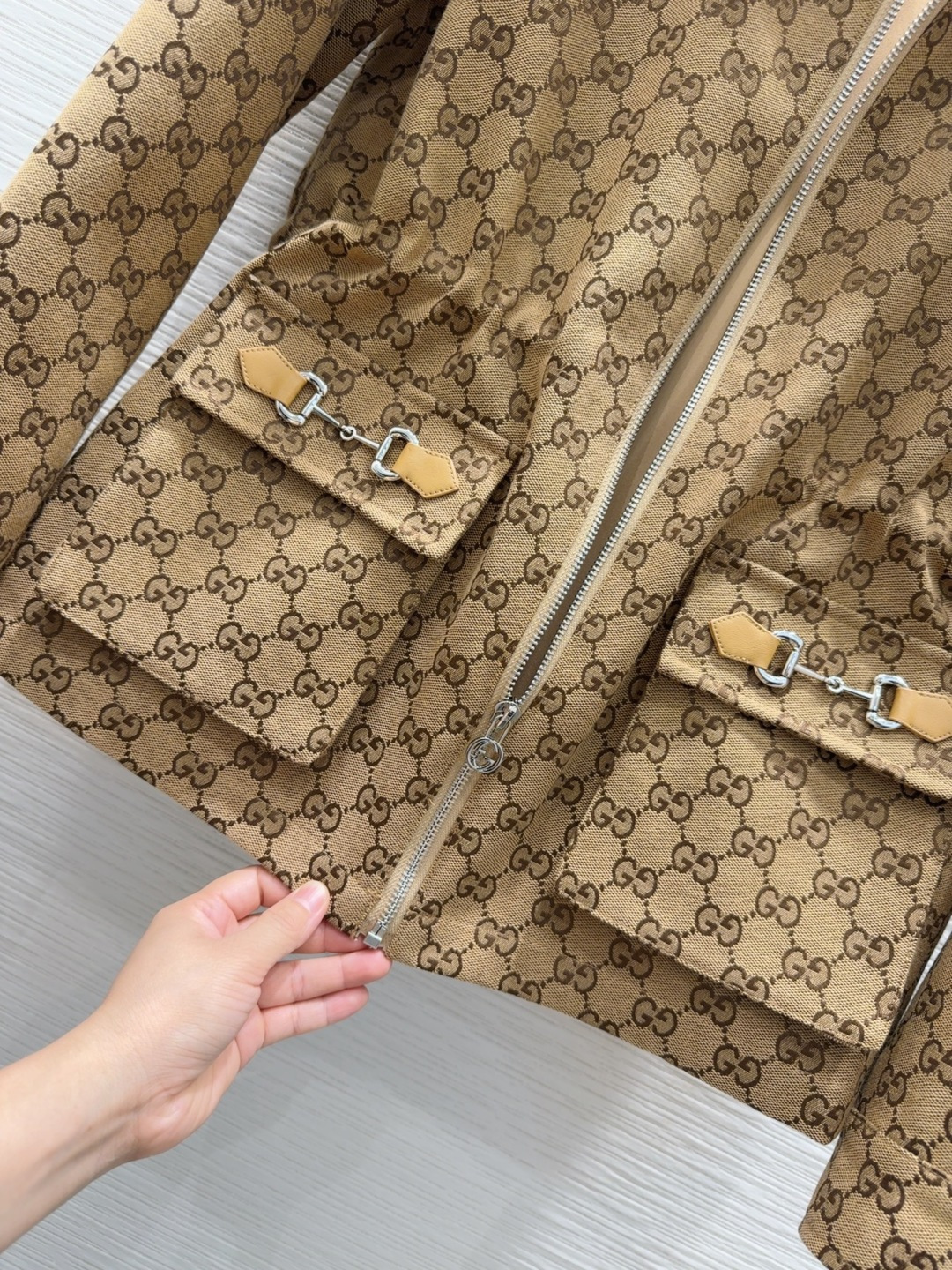 🛍️Gucc*👑2025FW新款外套 一眼就爱上 非常高级的进口高密度质地 双G提花面料 仔细看细节 上