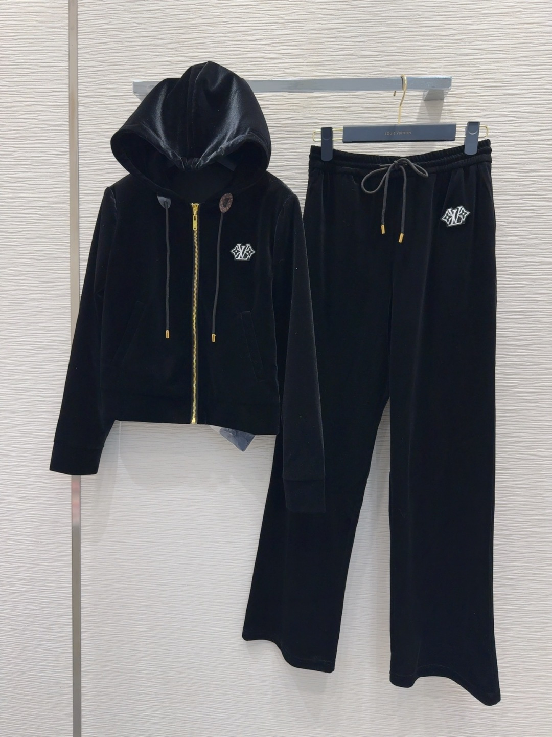 🛍️Louis Vuitto*👑2025FW新款 人人都能驾驭的丝绒套装。高密度时髦休闲风 Vintag