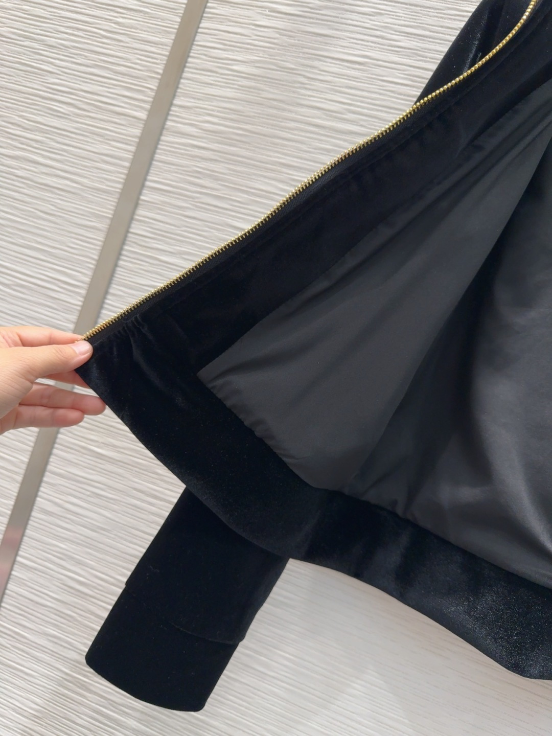 🛍️Louis Vuitto*👑2025FW新款 人人都能驾驭的丝绒套装。高密度时髦休闲风 Vintag