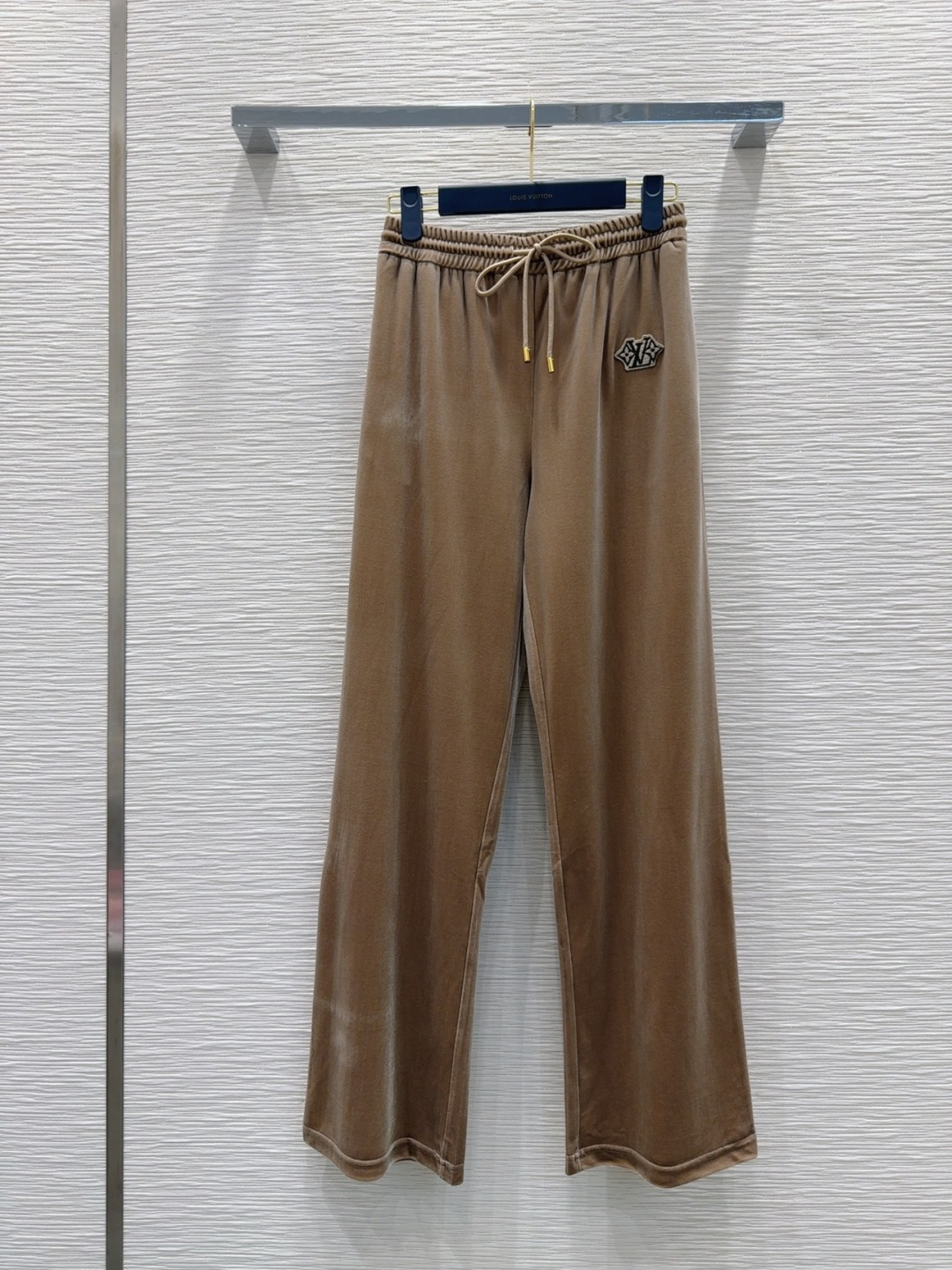 🛍️Louis Vuitto*👑2025FW新款 人人都能驾驭的丝绒套装。高密度时髦休闲风 Vintag