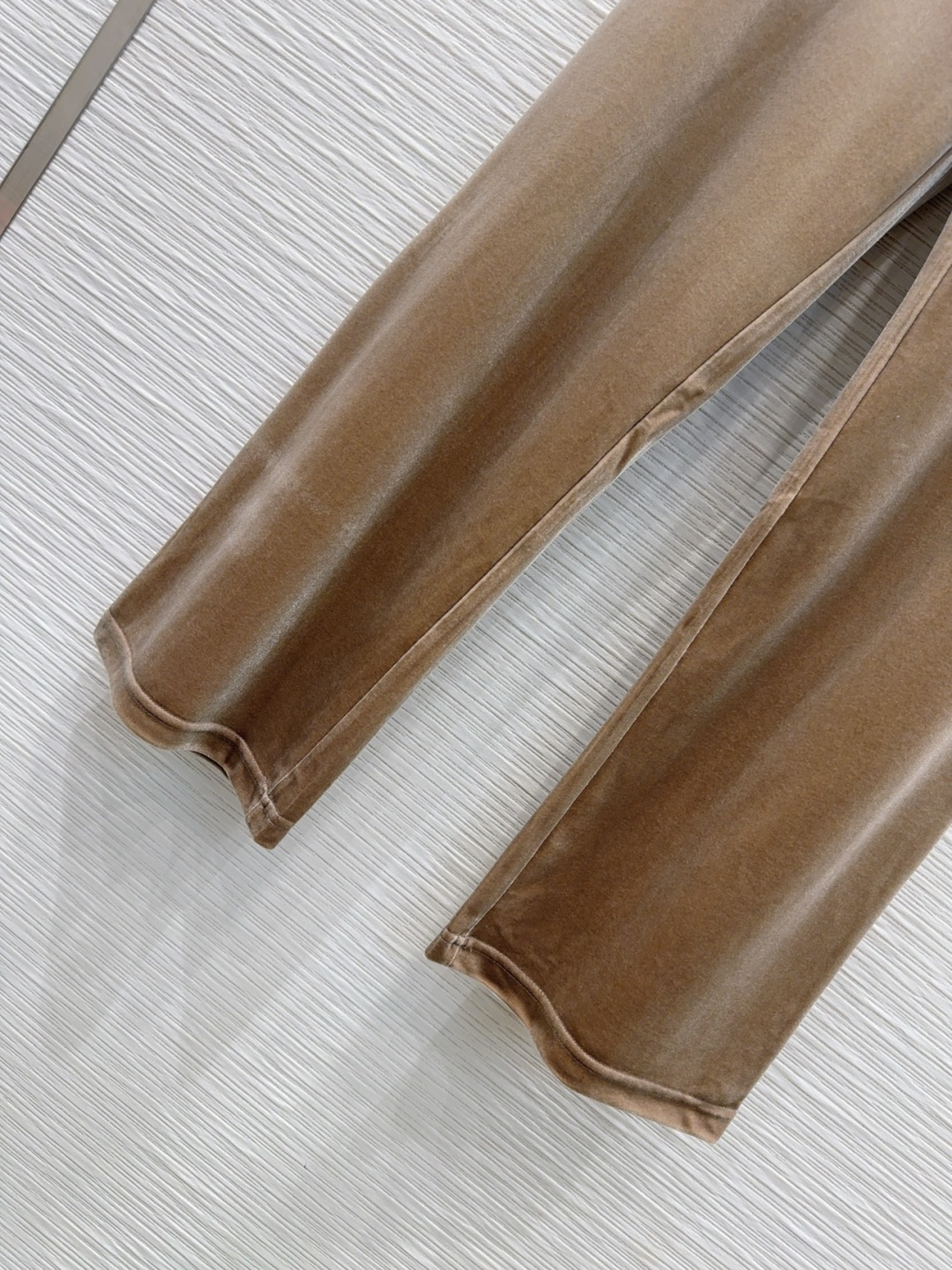 🛍️Louis Vuitto*👑2025FW新款 人人都能驾驭的丝绒套装。高密度时髦休闲风 Vintag