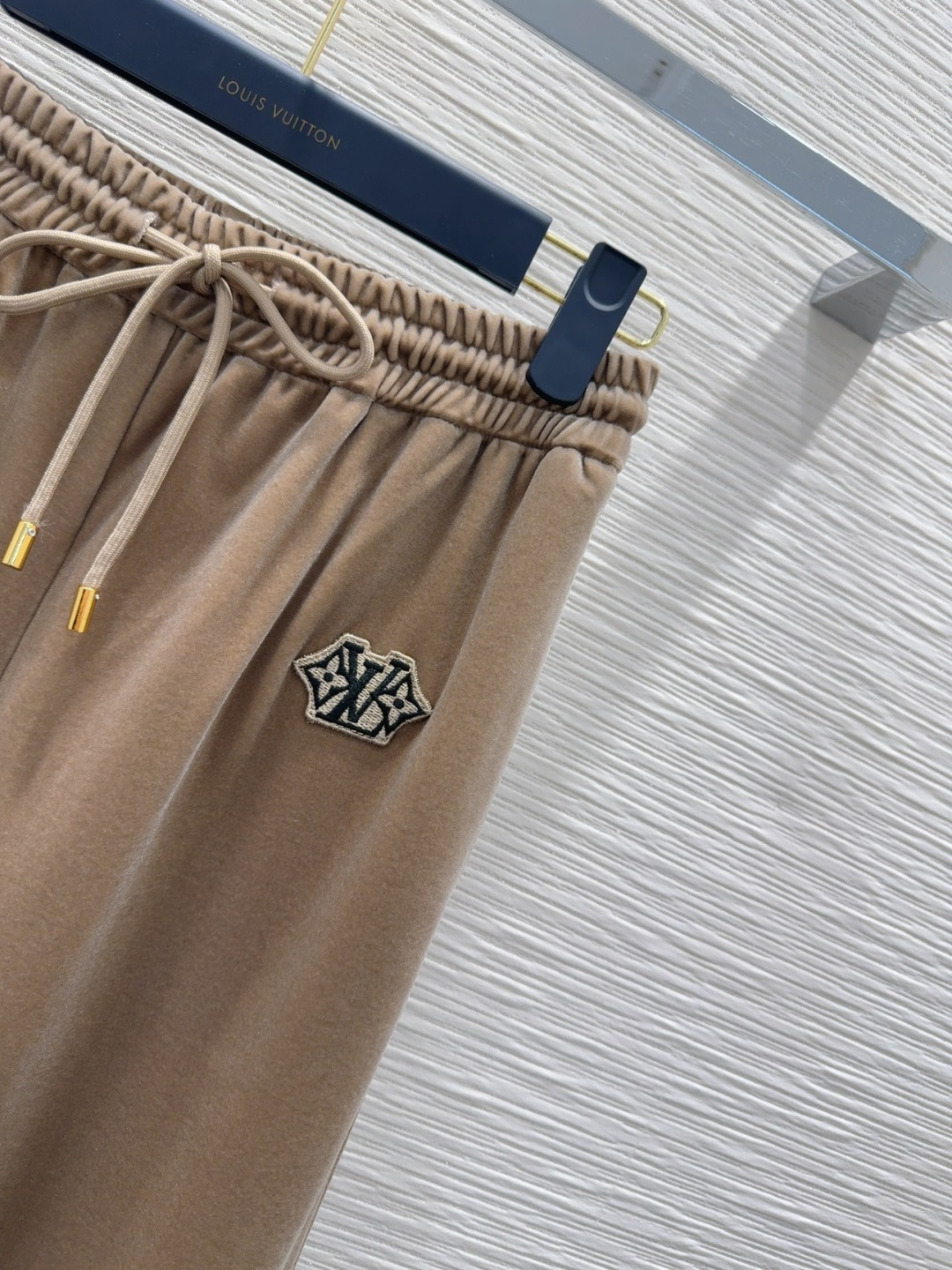 🛍️Louis Vuitto*👑2025FW新款 人人都能驾驭的丝绒套装。高密度时髦休闲风 Vintag