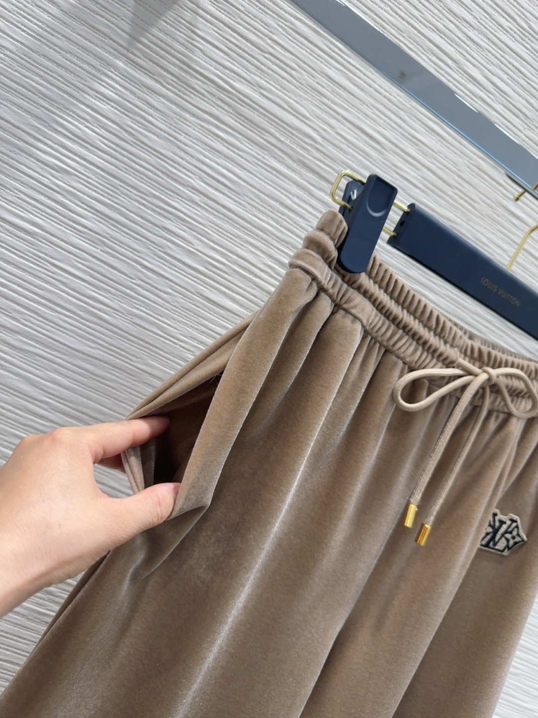 🛍️Louis Vuitto*👑2025FW新款 人人都能驾驭的丝绒套装。高密度时髦休闲风 Vintag