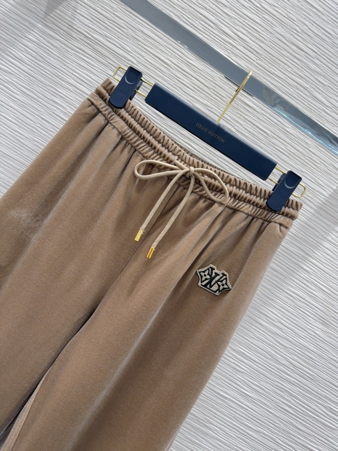 🛍️Louis Vuitto*👑2025FW新款 人人都能驾驭的丝绒套装。高密度时髦休闲风 Vintag