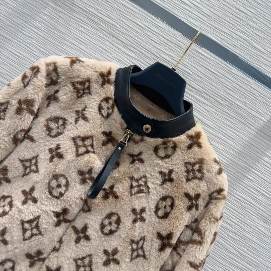 🛍️ Louis Vuitto* 👑2025FW新款外套 手感舒适的人造毛 内里夹棉 贴合舒适与时髦的双