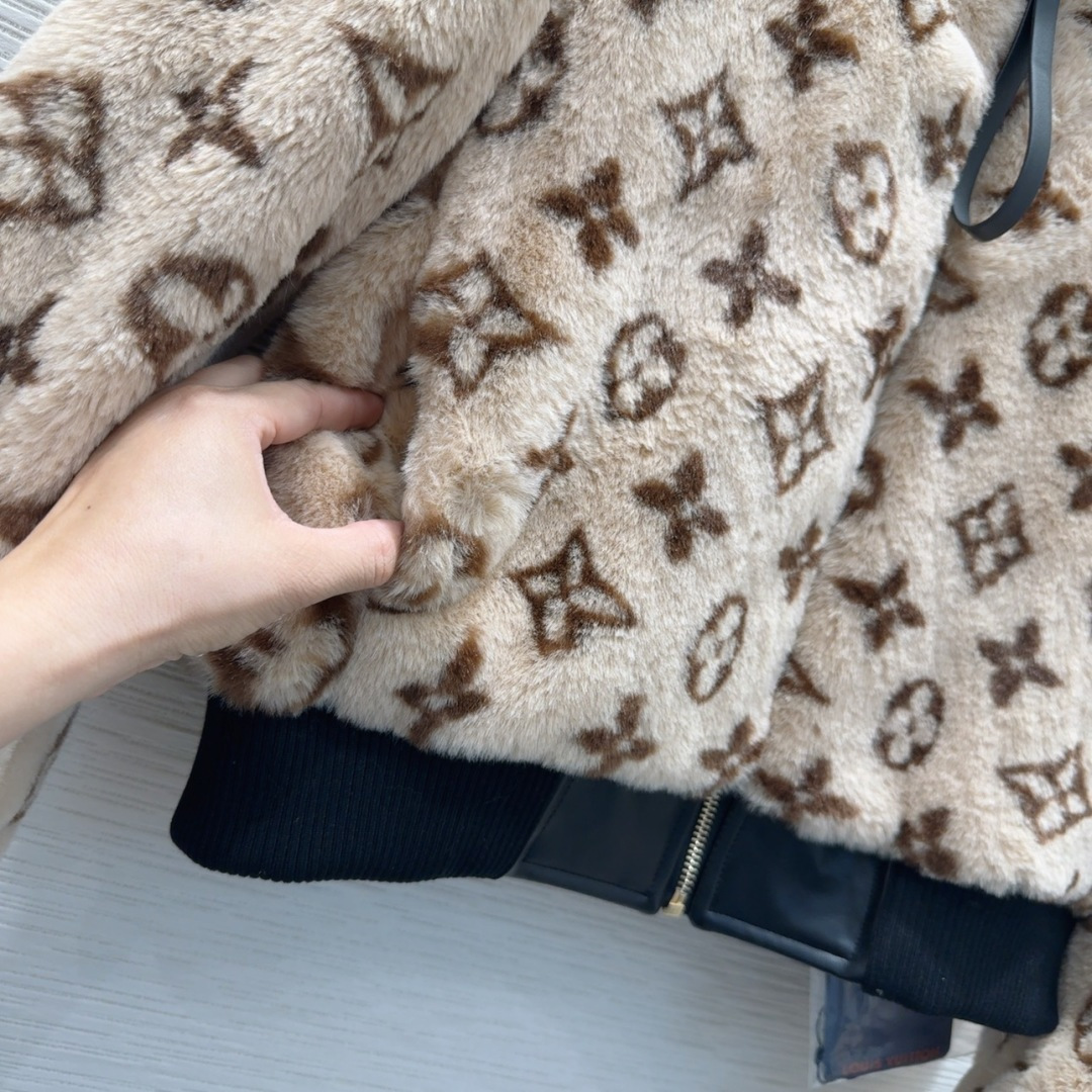 🛍️ Louis Vuitto* 👑2025FW新款外套 手感舒适的人造毛 内里夹棉 贴合舒适与时髦的双