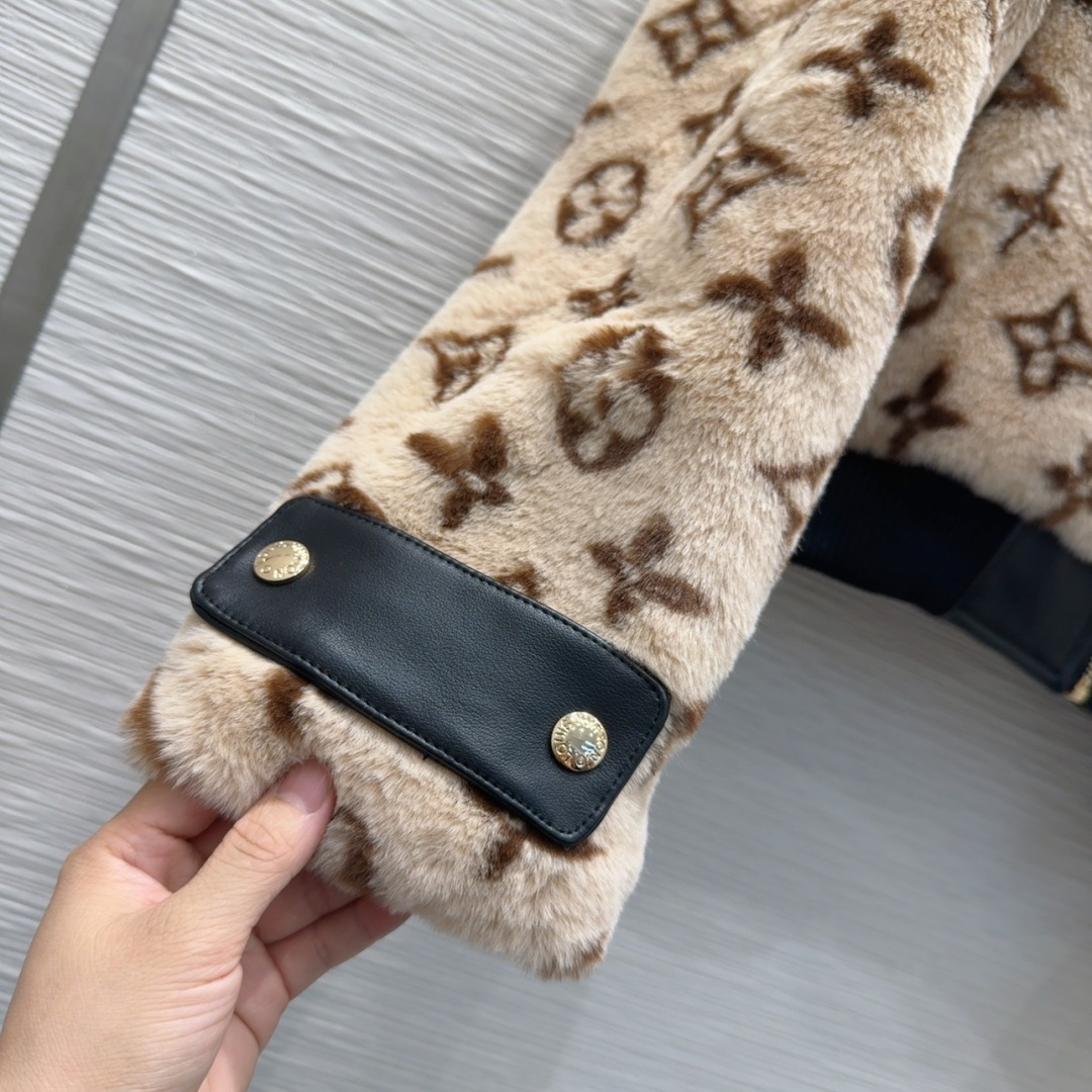 🛍️ Louis Vuitto* 👑2025FW新款外套 手感舒适的人造毛 内里夹棉 贴合舒适与时髦的双