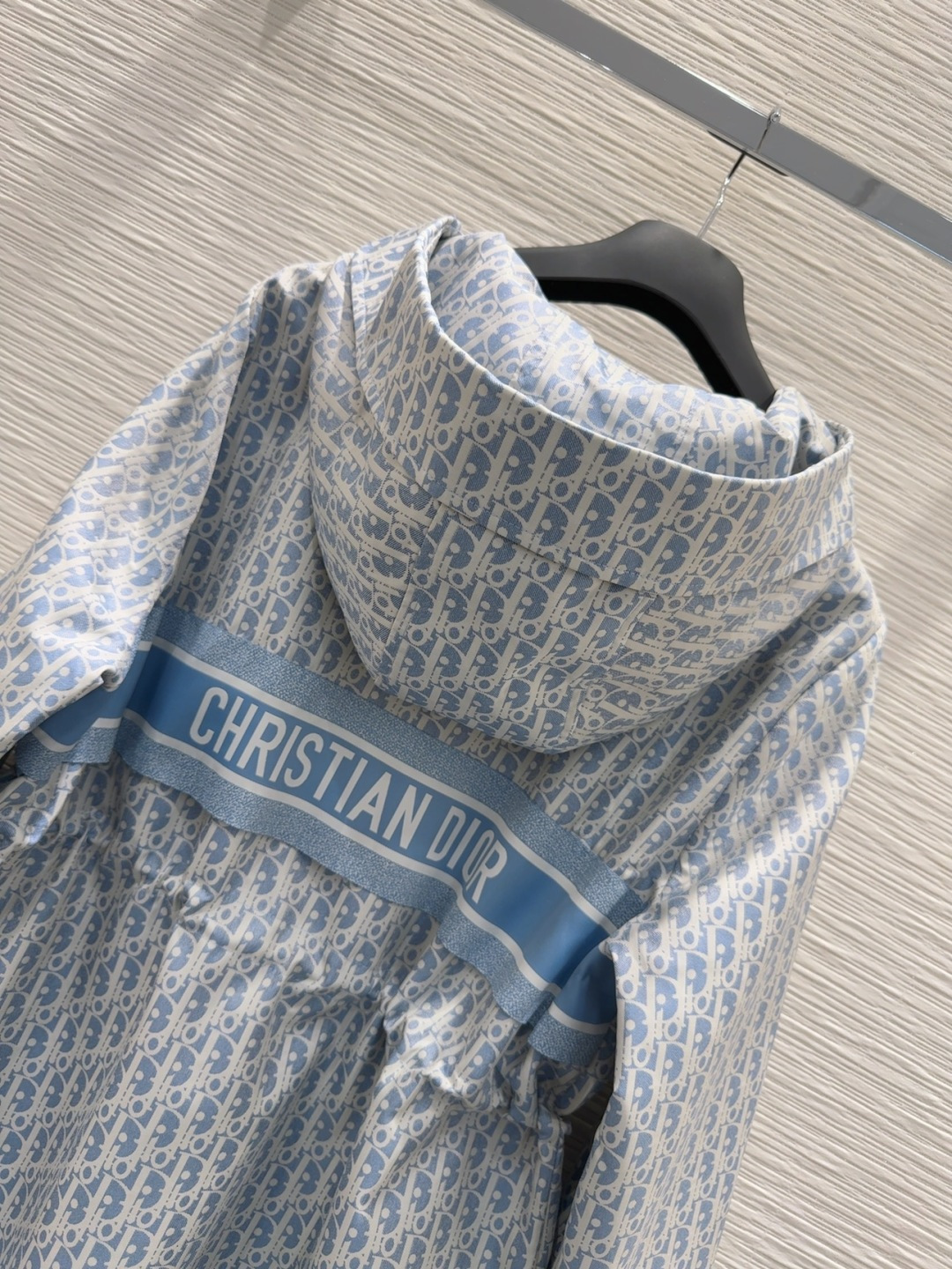 🛍️ Christian Dio* 👑2025FW新款连帽外套、金典老花提花面料,采用抽绳式收腰设计，后