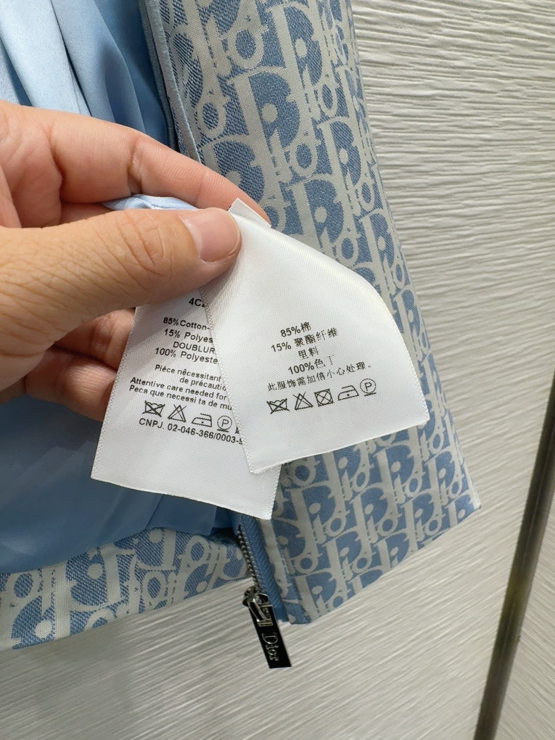 🛍️ Christian Dio* 👑2025FW新款连帽外套、金典老花提花面料,采用抽绳式收腰设计，后