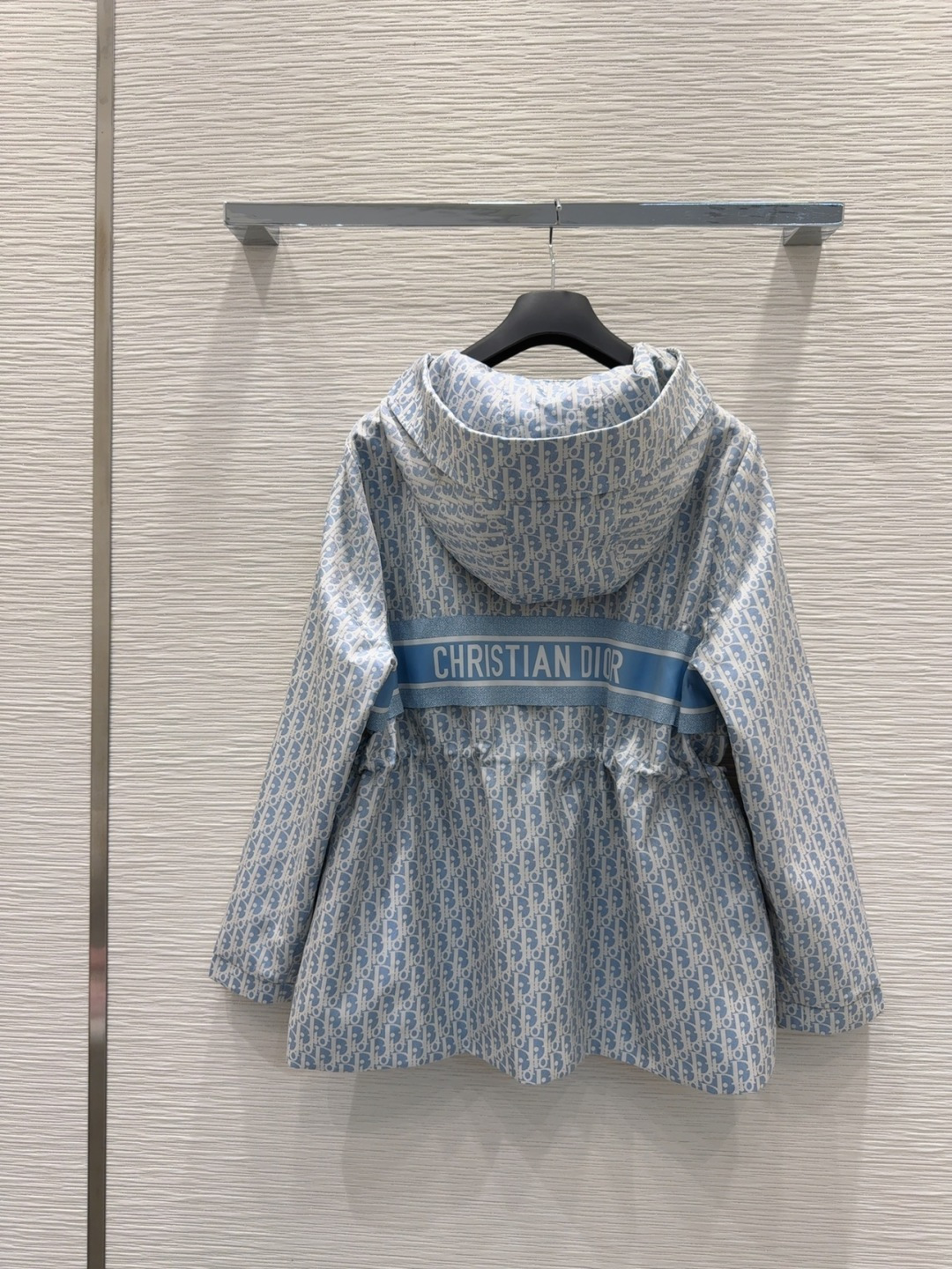 🛍️ Christian Dio* 👑2025FW新款连帽外套、金典老花提花面料,采用抽绳式收腰设计，后