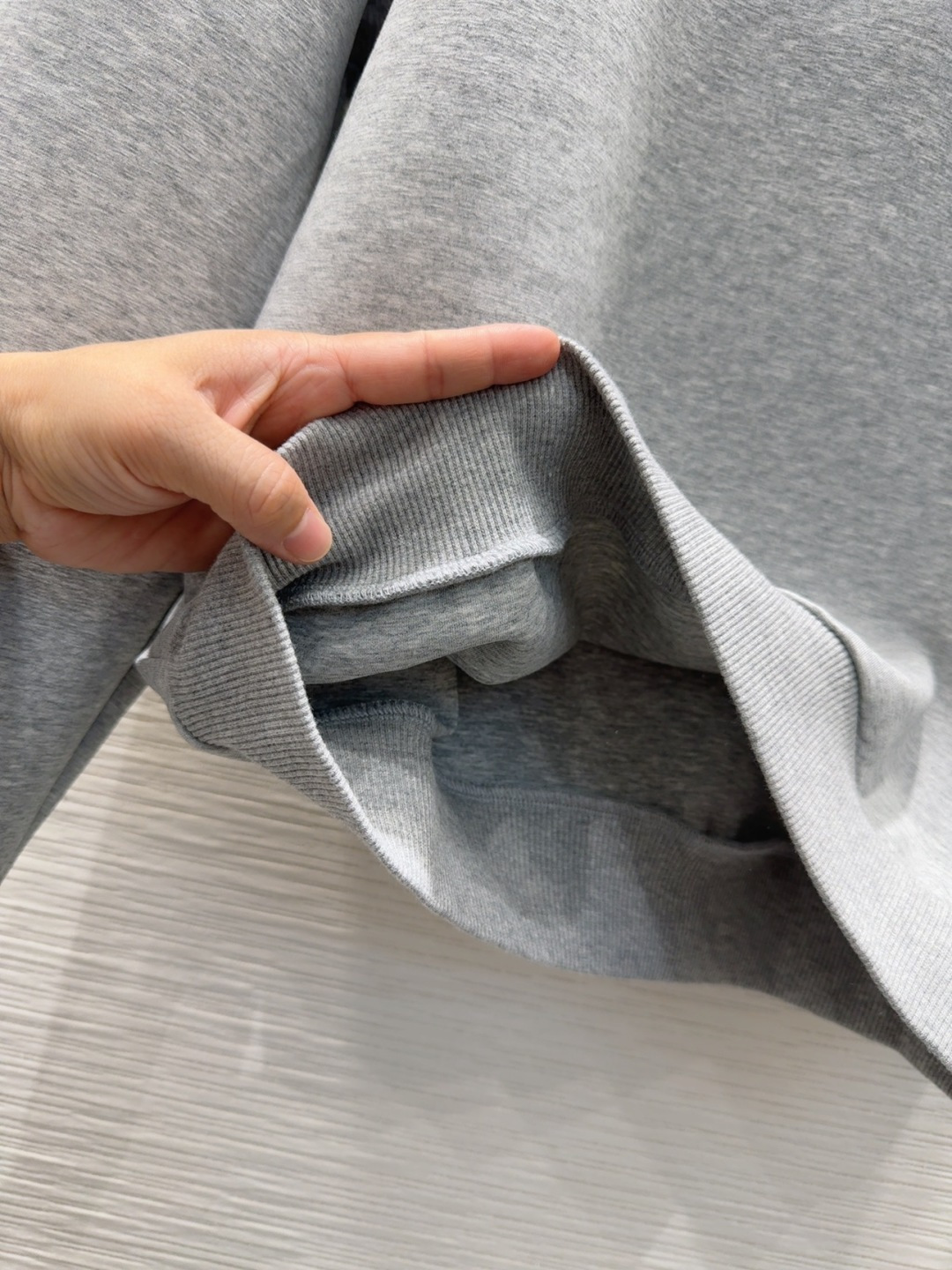 🛍️Miu Mi*👑 2025FW新款套装 上身显瘦又提升时髦度，复古优雅气质单品。衣橱必备！做工品质看