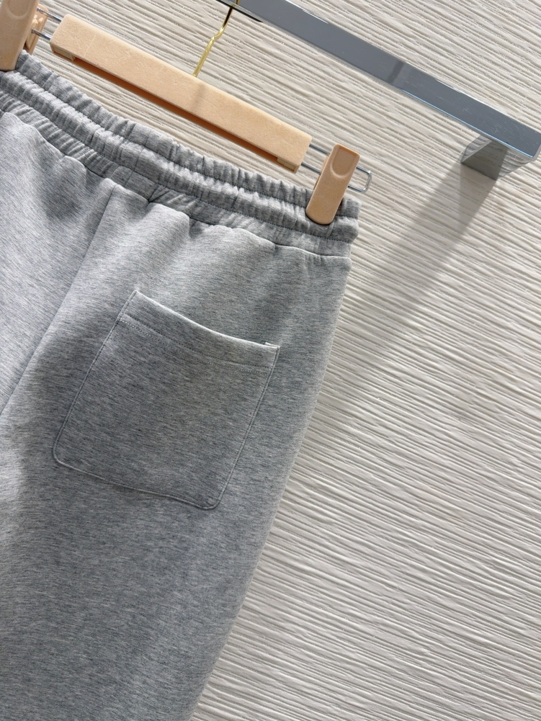 🛍️Miu Mi*👑 2025FW新款套装 上身显瘦又提升时髦度，复古优雅气质单品。衣橱必备！做工品质看