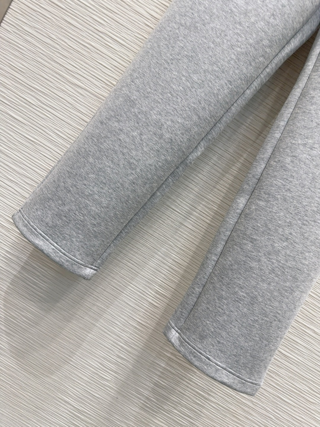 🛍️Miu Mi*👑 2025FW新款套装 上身显瘦又提升时髦度，复古优雅气质单品。衣橱必备！做工品质看