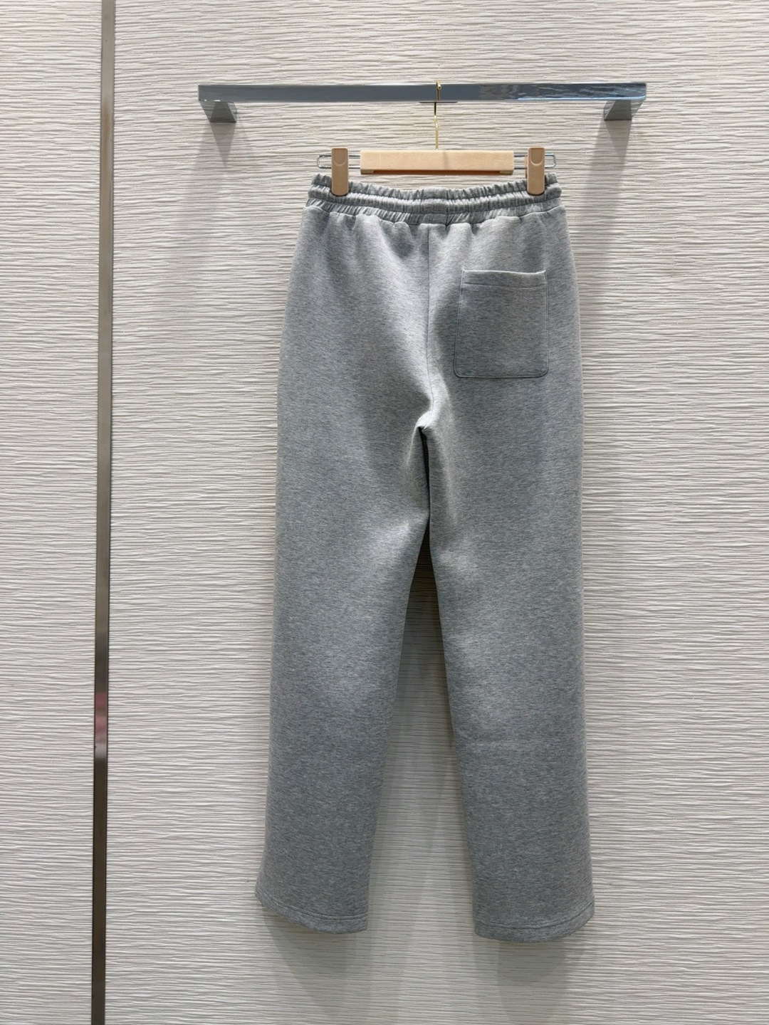 🛍️Miu Mi*👑 2025FW新款套装 上身显瘦又提升时髦度，复古优雅气质单品。衣橱必备！做工品质看