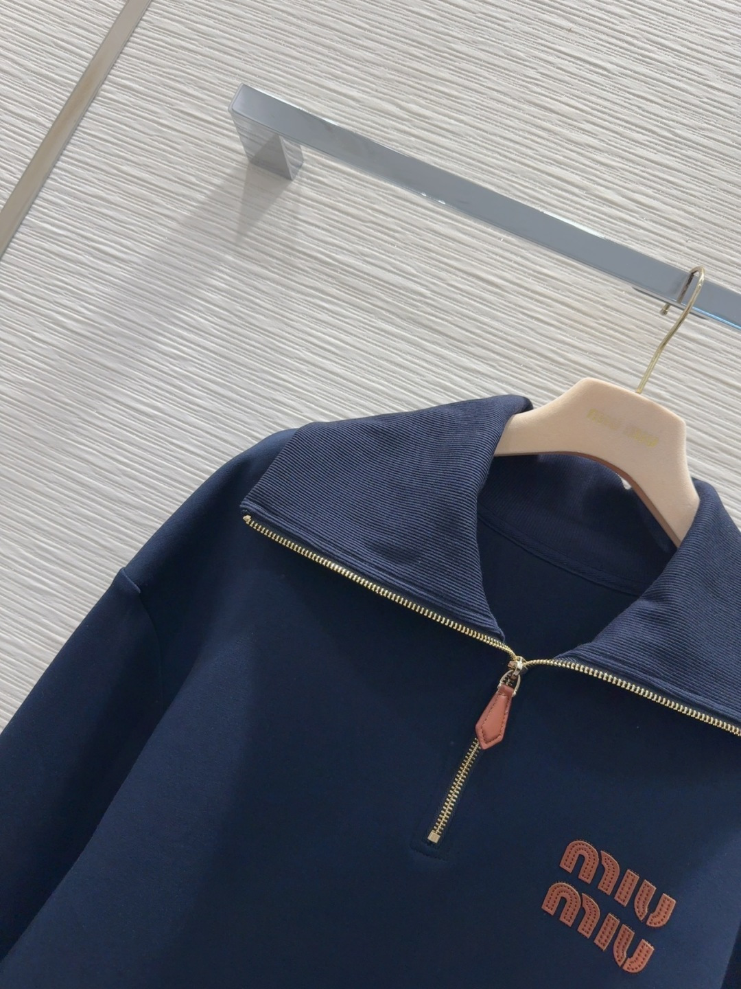 🛍️Miu Mi*👑 2025FW新款套装 上身显瘦又提升时髦度，复古优雅气质单品。衣橱必备！做工品质看