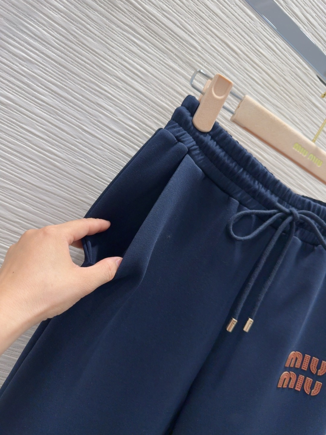 🛍️Miu Mi*👑 2025FW新款套装 上身显瘦又提升时髦度，复古优雅气质单品。衣橱必备！做工品质看