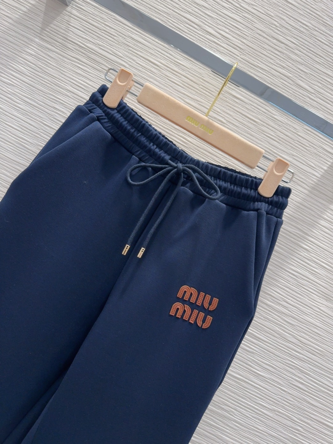 🛍️Miu Mi*👑 2025FW新款套装 上身显瘦又提升时髦度，复古优雅气质单品。衣橱必备！做工品质看