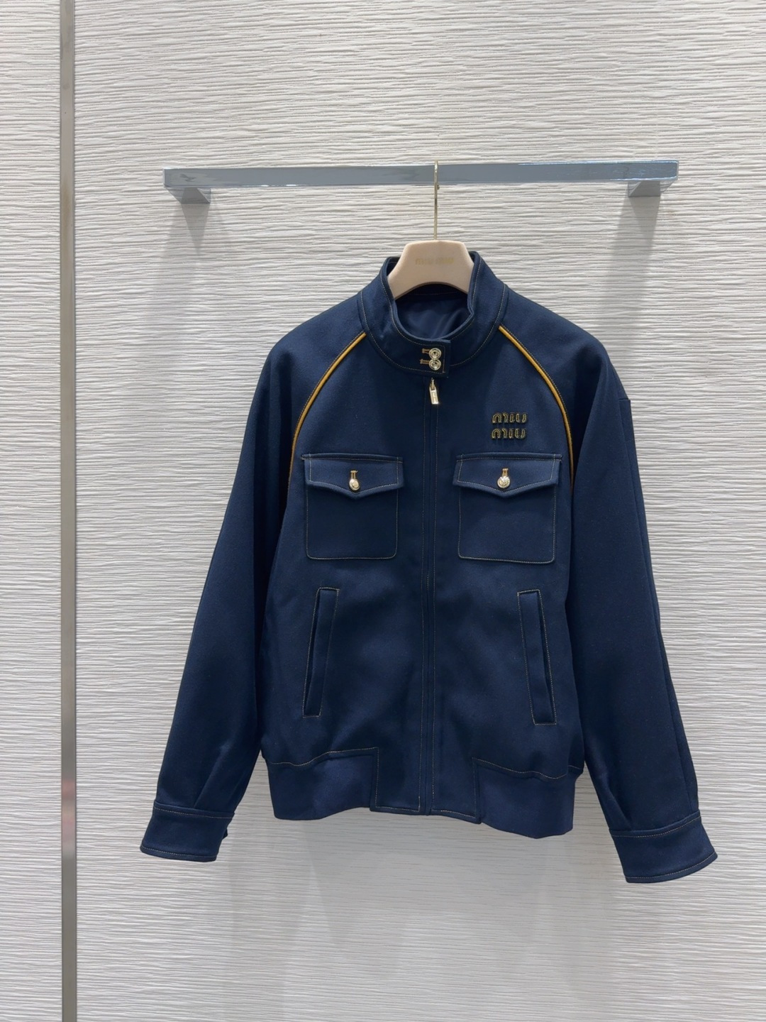 🛍️Miu Mi* 👑2025FW新款时尚外套 经典又有型 自带气场 面料质感很奈斯 时髦又高级 颜色超