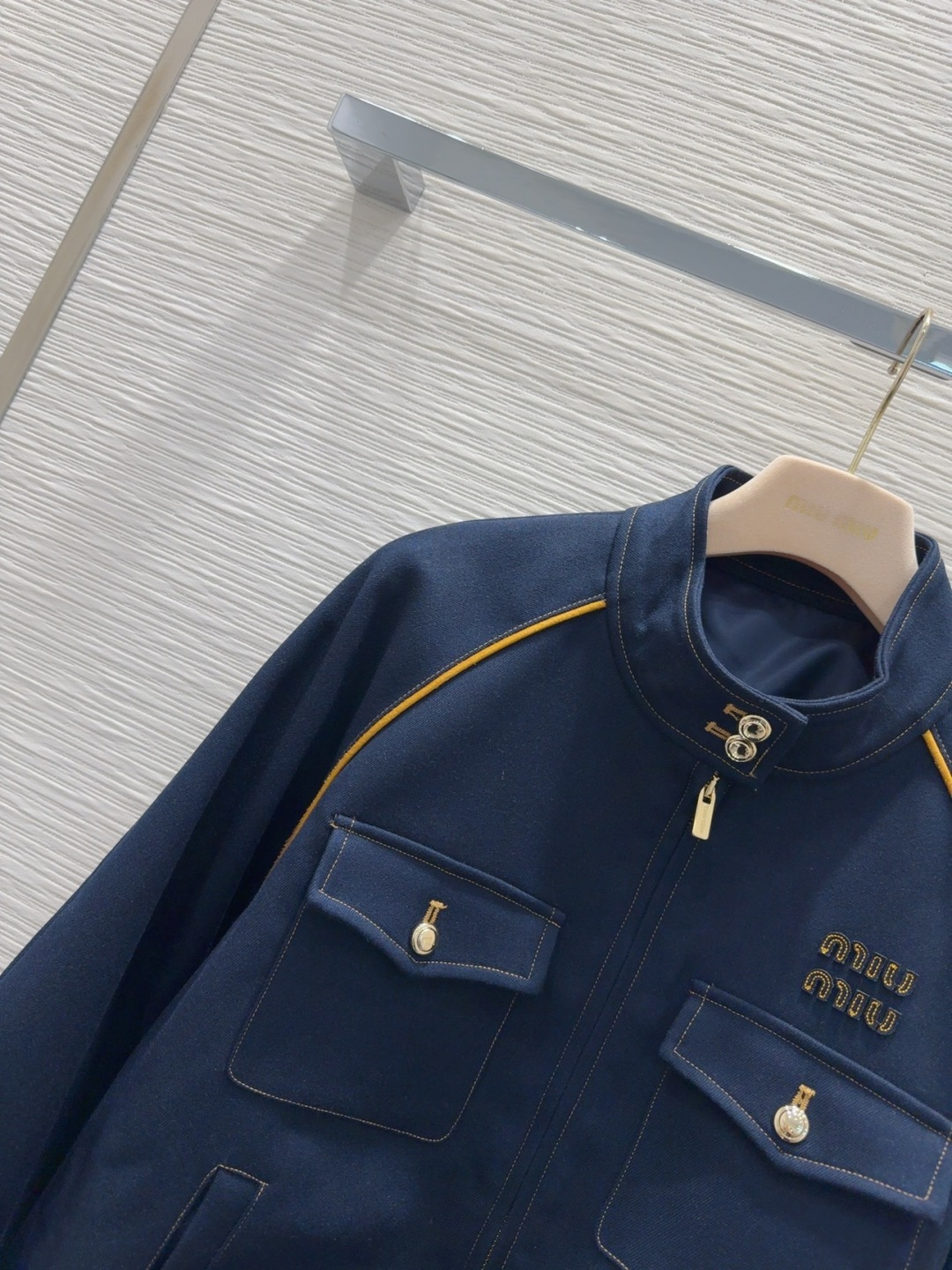 🛍️Miu Mi* 👑2025FW新款时尚外套 经典又有型 自带气场 面料质感很奈斯 时髦又高级 颜色超