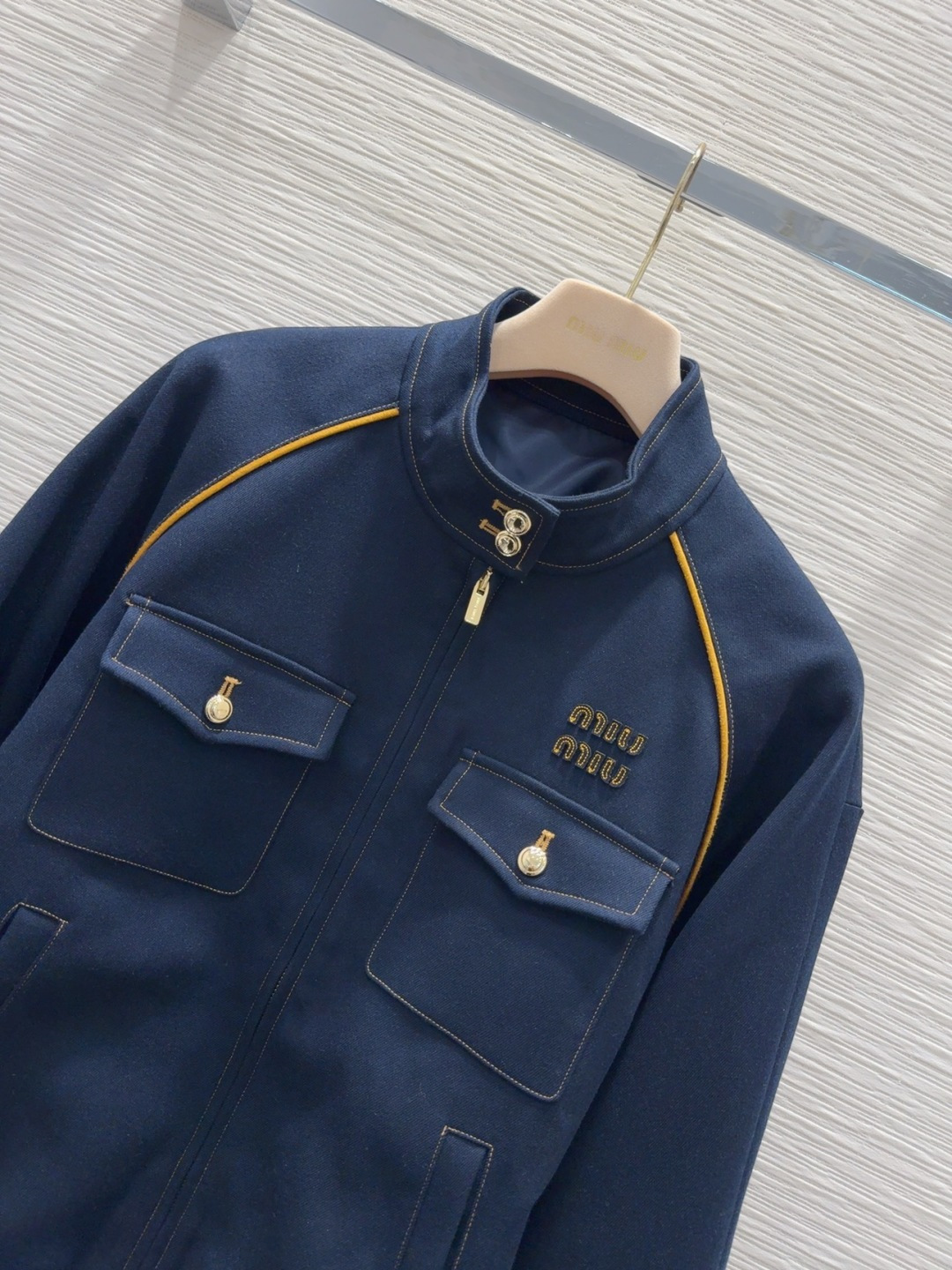 🛍️Miu Mi* 👑2025FW新款时尚外套 经典又有型 自带气场 面料质感很奈斯 时髦又高级 颜色超