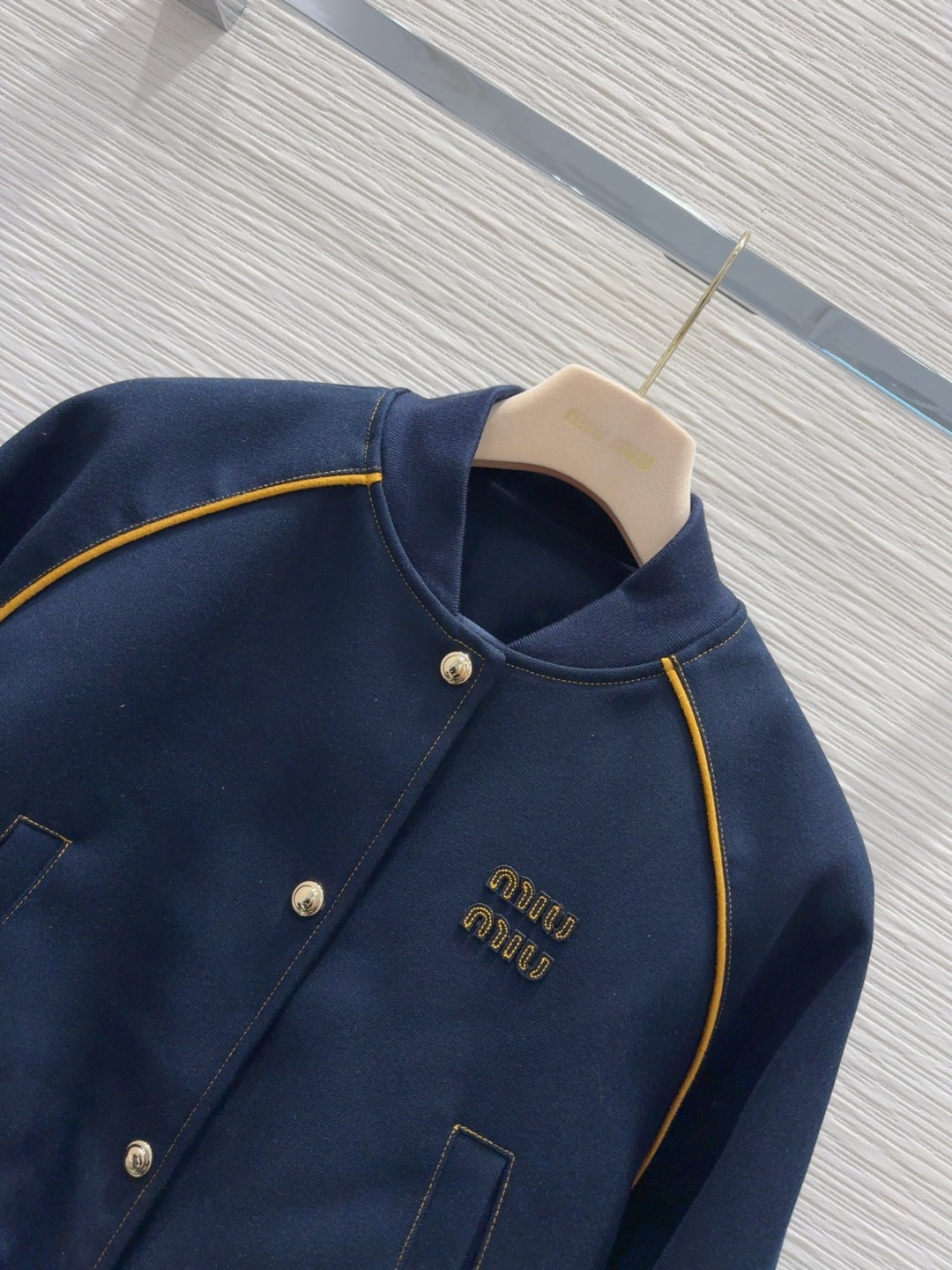 🛍️Miu Mi* 👑2025FW新款时尚外套 经典又有型 自带气场 面料质感很奈斯 时髦又高级 颜色超