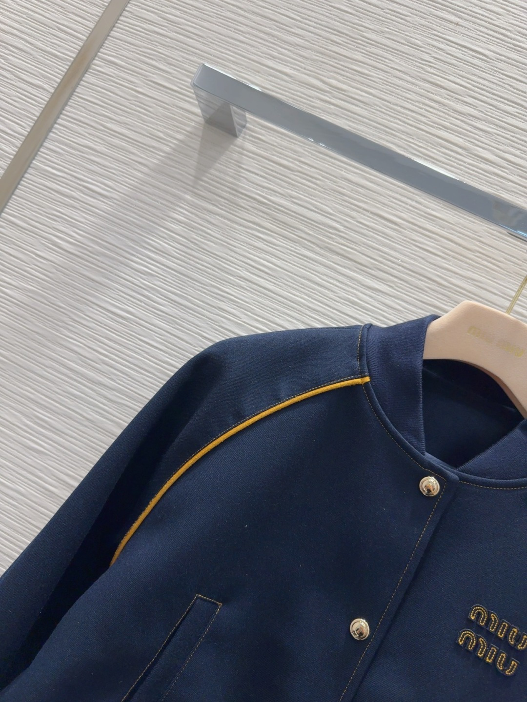 🛍️Miu Mi* 👑2025FW新款时尚外套 经典又有型 自带气场 面料质感很奈斯 时髦又高级 颜色超