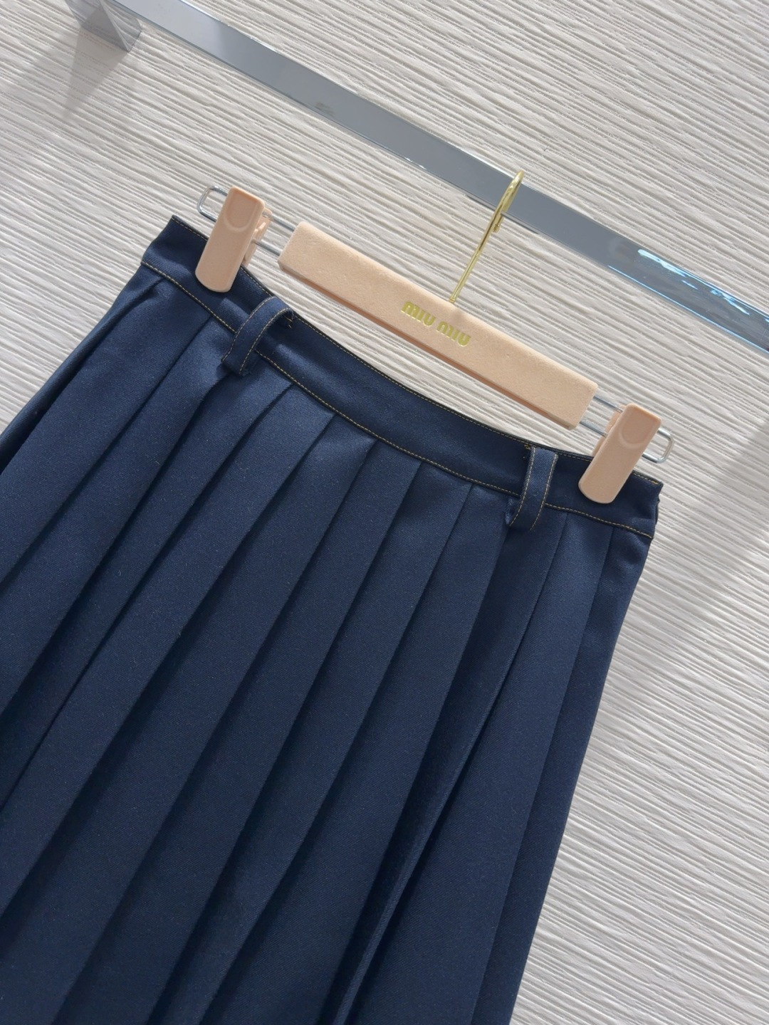 🛍️ Miu Mi* 👑2025FW新款百褶半裙 质感十足 优雅气质设计 日常OL都OK 一款具有独特魅