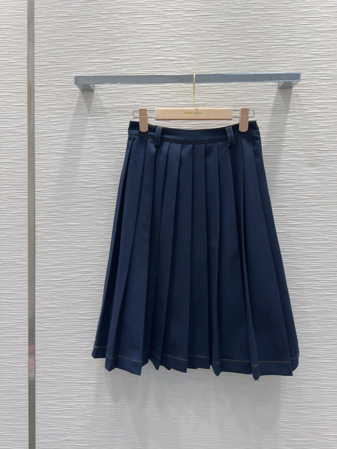 🛍️ Miu Mi* 👑2025FW新款百褶半裙 质感十足 优雅气质设计 日常OL都OK 一款具有独特魅