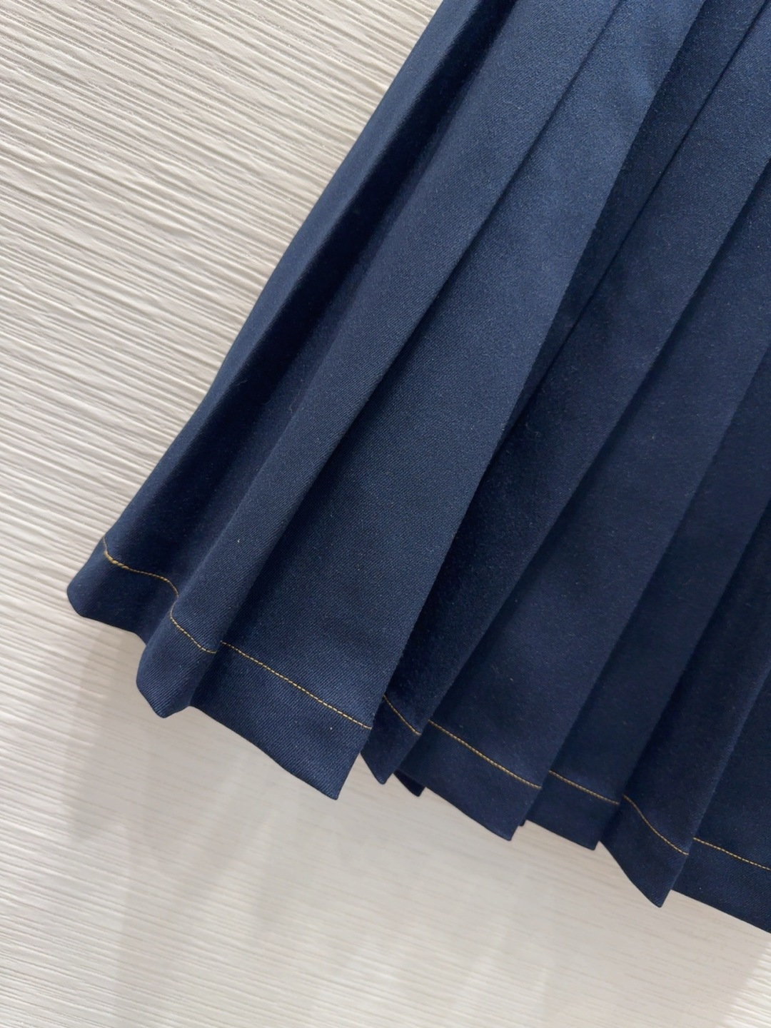 🛍️ Miu Mi* 👑2025FW新款百褶半裙 质感十足 优雅气质设计 日常OL都OK 一款具有独特魅