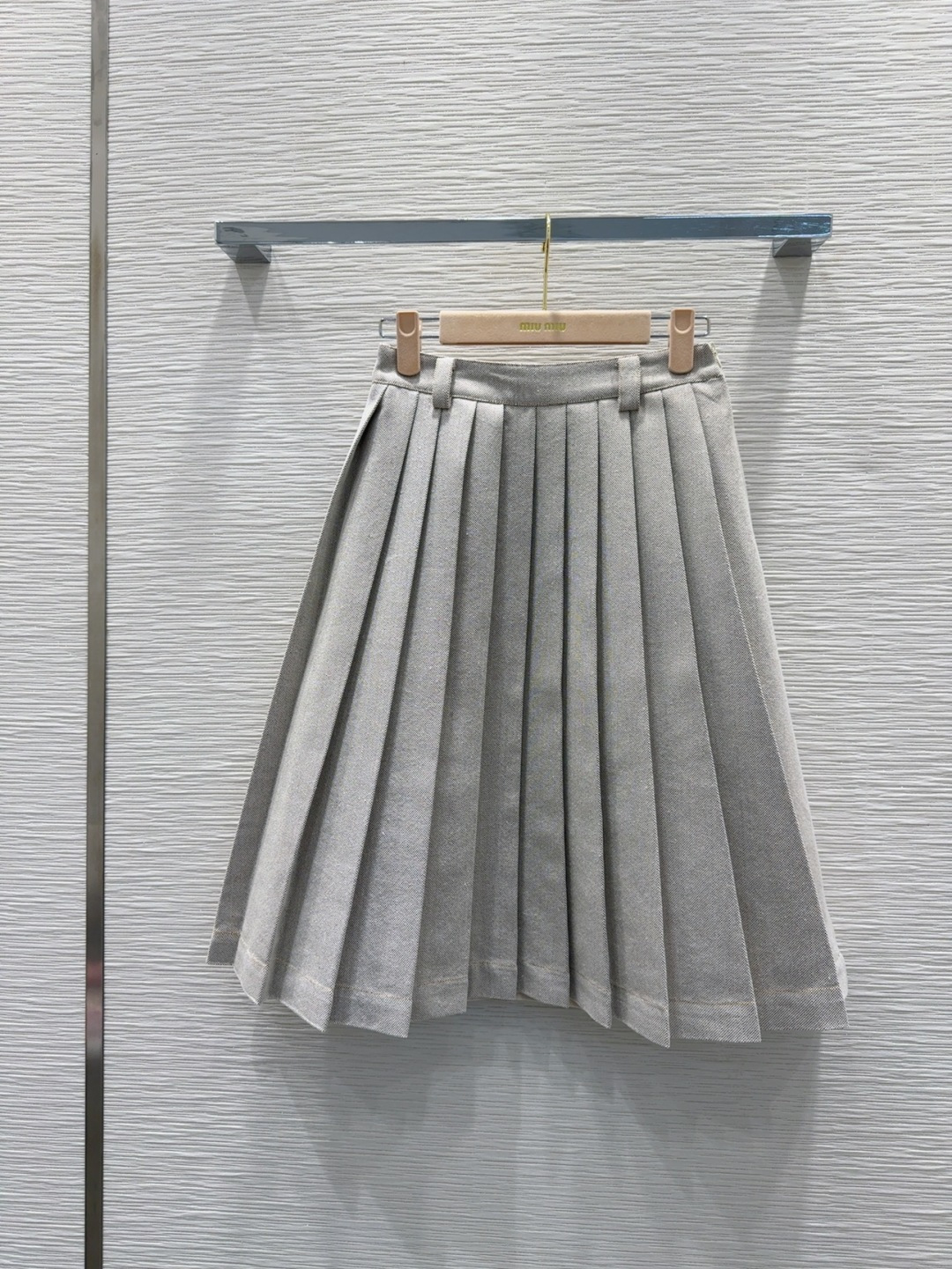 🛍️ Miu Mi* 👑2025FW新款百褶半裙 质感十足 优雅气质设计 日常OL都OK 一款具有独特魅