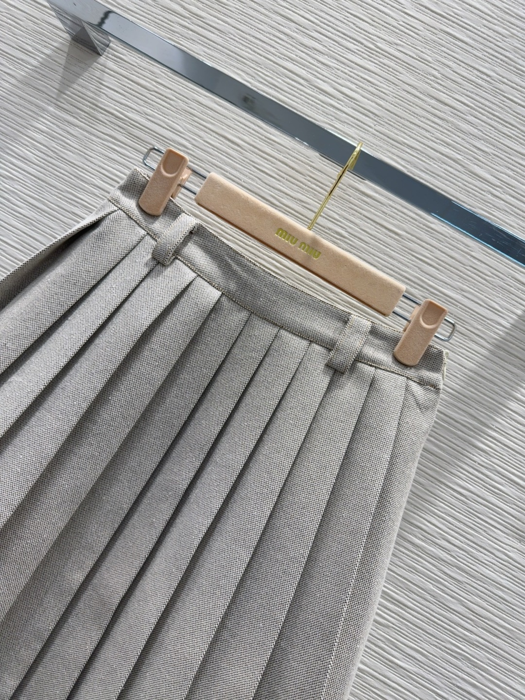 🛍️ Miu Mi* 👑2025FW新款百褶半裙 质感十足 优雅气质设计 日常OL都OK 一款具有独特魅