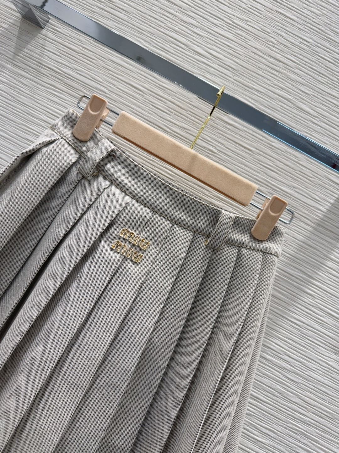 🛍️ Miu Mi* 👑2025FW新款百褶半裙 质感十足 优雅气质设计 日常OL都OK 一款具有独特魅