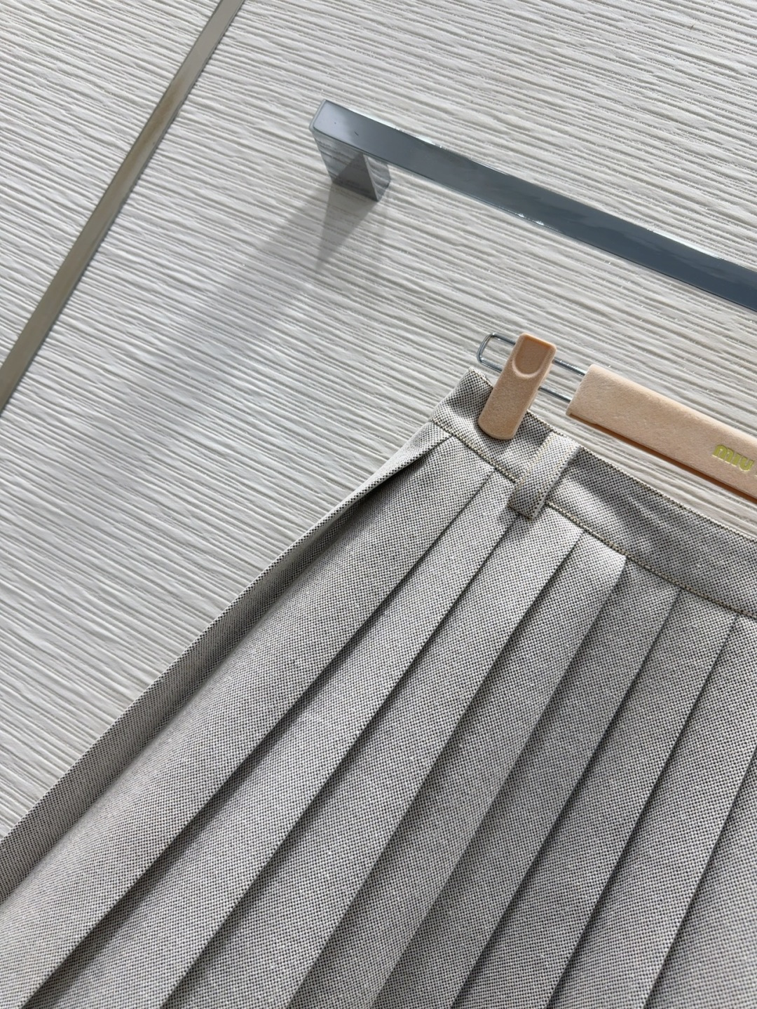 🛍️ Miu Mi* 👑2025FW新款百褶半裙 质感十足 优雅气质设计 日常OL都OK 一款具有独特魅