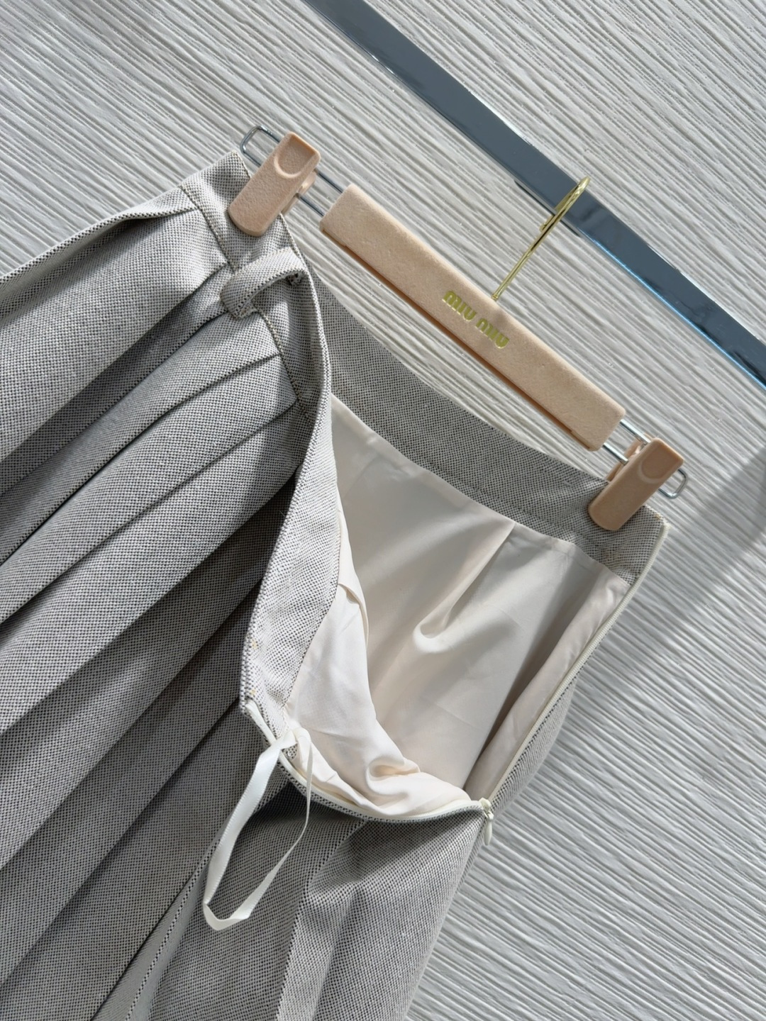 🛍️ Miu Mi* 👑2025FW新款百褶半裙 质感十足 优雅气质设计 日常OL都OK 一款具有独特魅