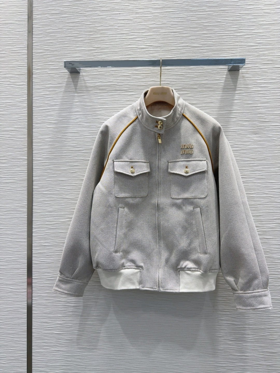 🛍️Miu Mi* 👑2025FW新款时尚外套 经典又有型 自带气场 面料质感很奈斯 时髦又高级 颜色超