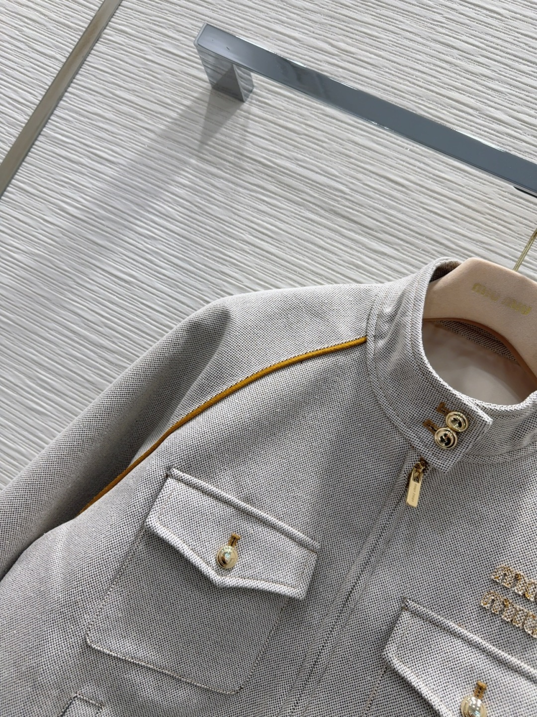 🛍️Miu Mi* 👑2025FW新款时尚外套 经典又有型 自带气场 面料质感很奈斯 时髦又高级 颜色超