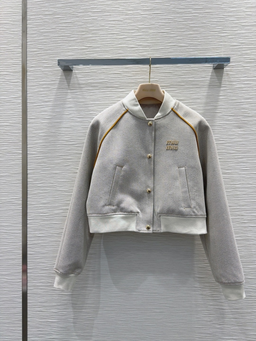 🛍️Miu Mi* 👑2025FW新款时尚外套 经典又有型 自带气场 面料质感很奈斯 时髦又高级 颜色超